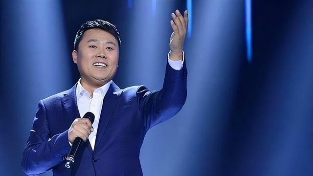 14年前，那个当众承诺成名后绝不抛弃糟糠妻的他，履行承诺了吗？