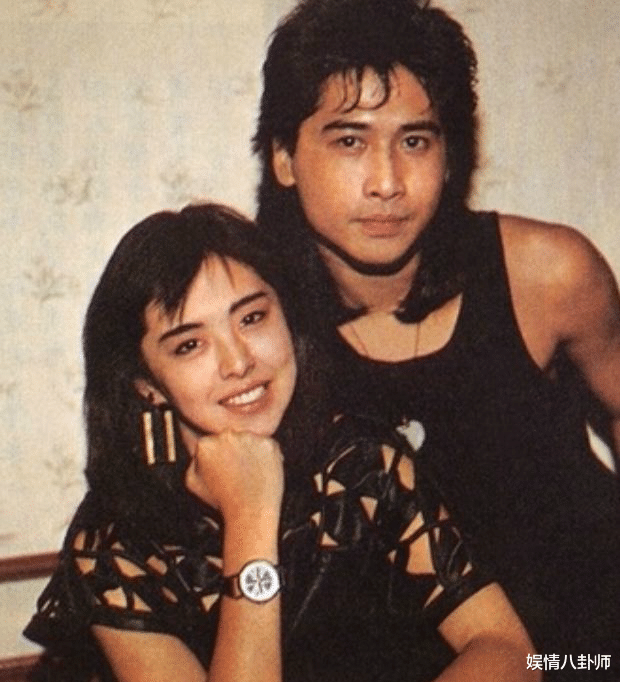 64岁齐秦苏州演唱会爆冷!网友嘲讽唱歌上气不接下气,观众嘘声一片