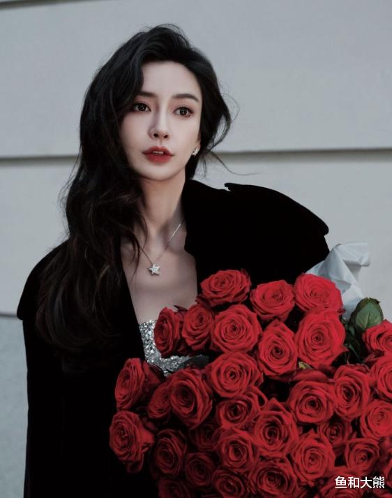 黄晓明被曝已领证再婚,带叶柯小海绵聚餐,女方晒超大钻戒好吸睛