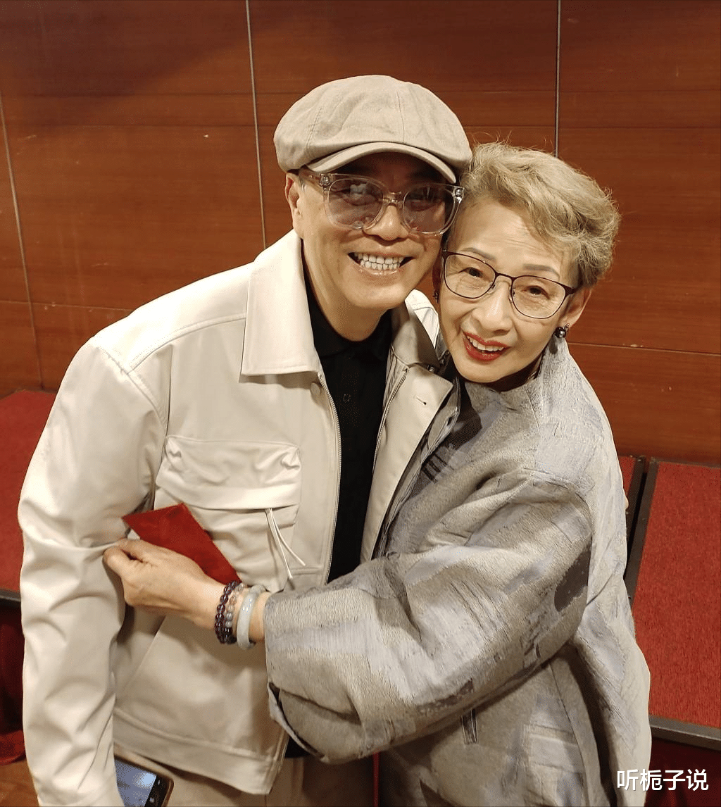 冯素波举行80岁寿宴!保养年轻20岁,七公主到场3位,未见冯宝宝