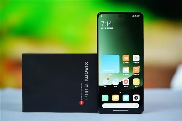 从7299跌至4245,1TB+120倍变焦+无线充电,小米一代机皇加速退场