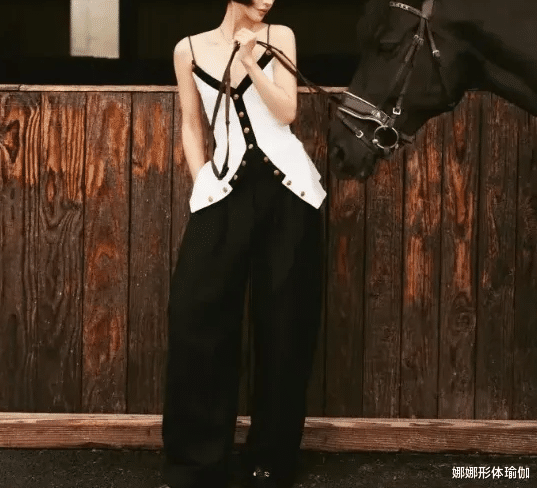 34岁金晨近照“大变样”, 简直像换了个人，网友：说是整容我都信