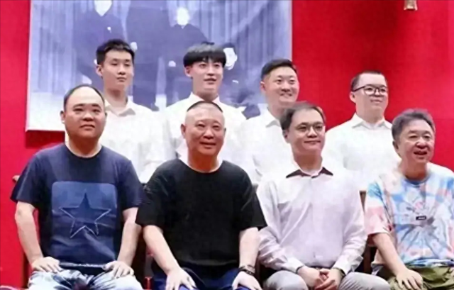 相声界代拉师弟成风,连赵津生都代师收徒,观众质问还嫌不够乱?