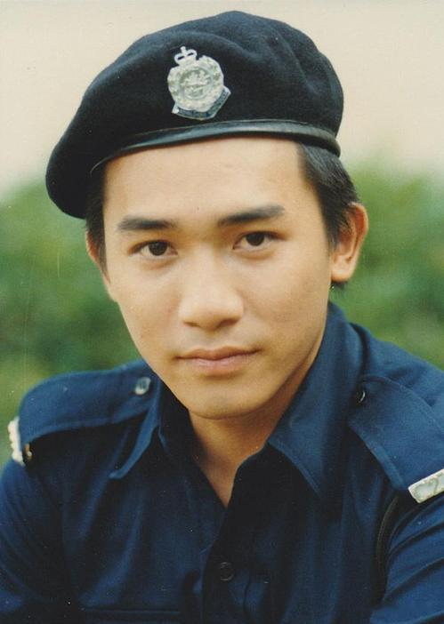 事实证明,61岁久居日本的丁克一族梁朝伟,早已选择了另一种人生