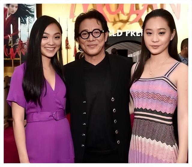 李连杰晒妻子照片,61岁利智衰老如奶奶,而62岁黄秋燕美艳动人!