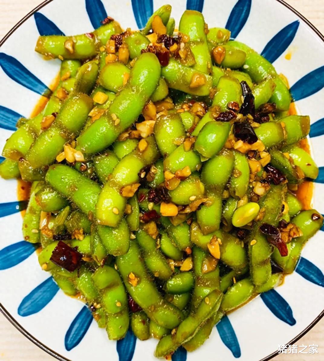 “夏吃豆，胜过肉”，建议中老年，常吃2种豆类，腿脚有劲精神好