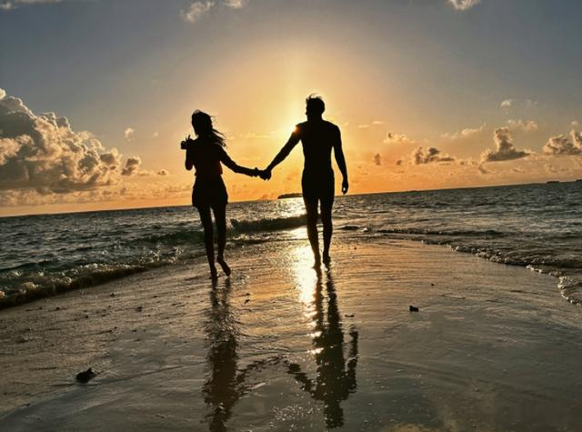 黄子韬也是够逗的,官宣恋情以为自己是顶流鹿晗呢