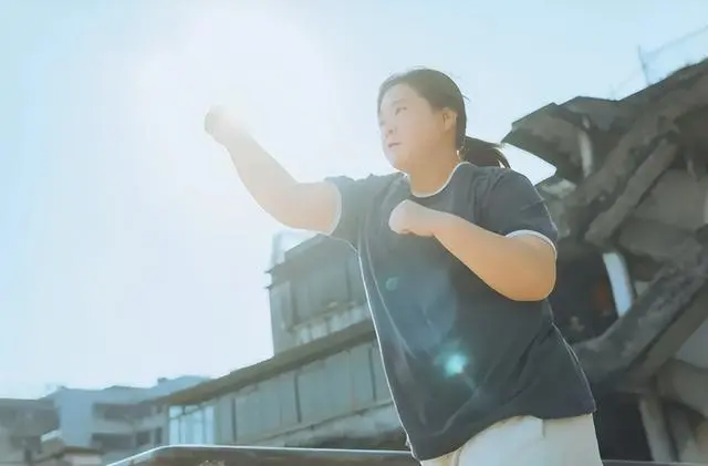 从贾玲的减肥过度营销——探究中国娱乐圈的现象与挑战