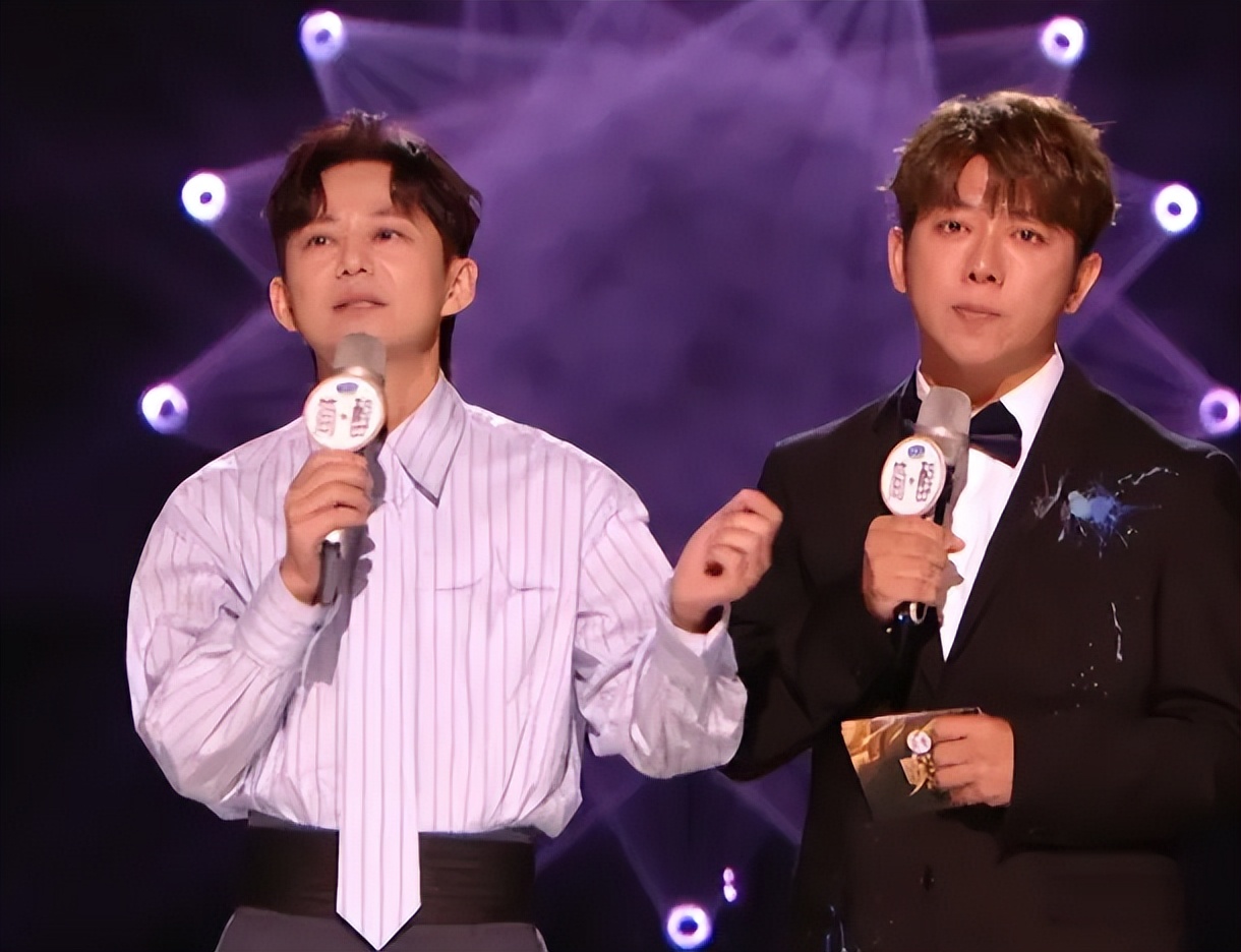 |那英带病参加《歌手》，看到网友留言后，才知她做人有多失败