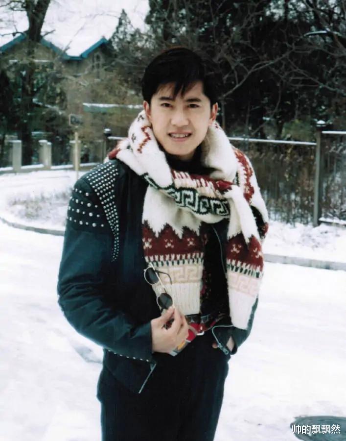 著名歌手毛宁:1年内父母双亡,55岁的他人生跌宕