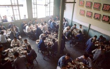 上个世纪70年代,你手里有10块钱,能在饭店吃到什么?