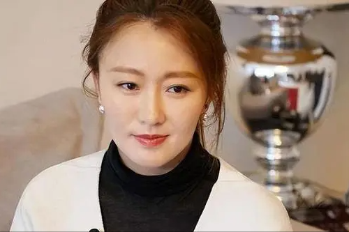 潘长江女儿潘阳现状:嫁10亿富豪,婚后10年,带儿子分居住在娘家