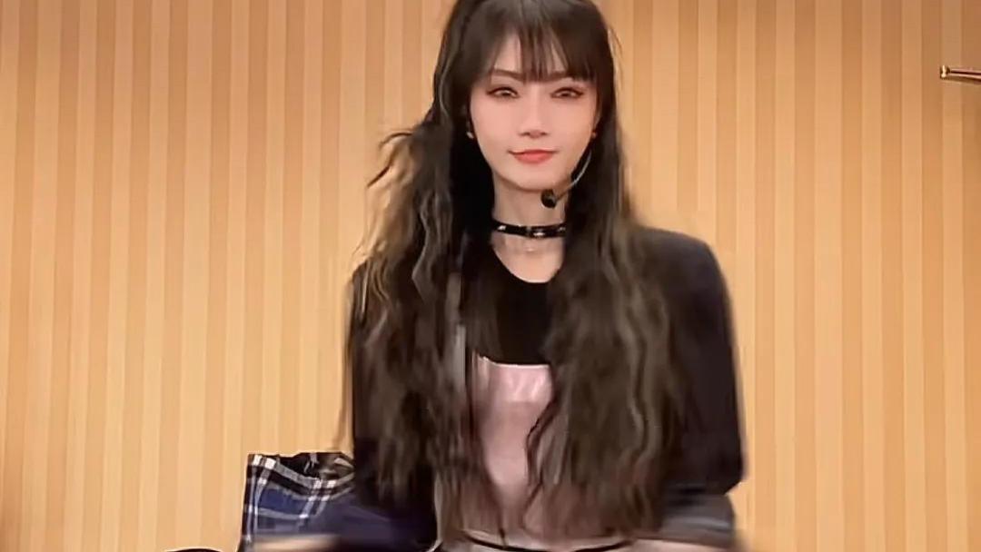 这个台湾女星真会保养！51岁比25岁还年轻漂亮，身材是绝杀！