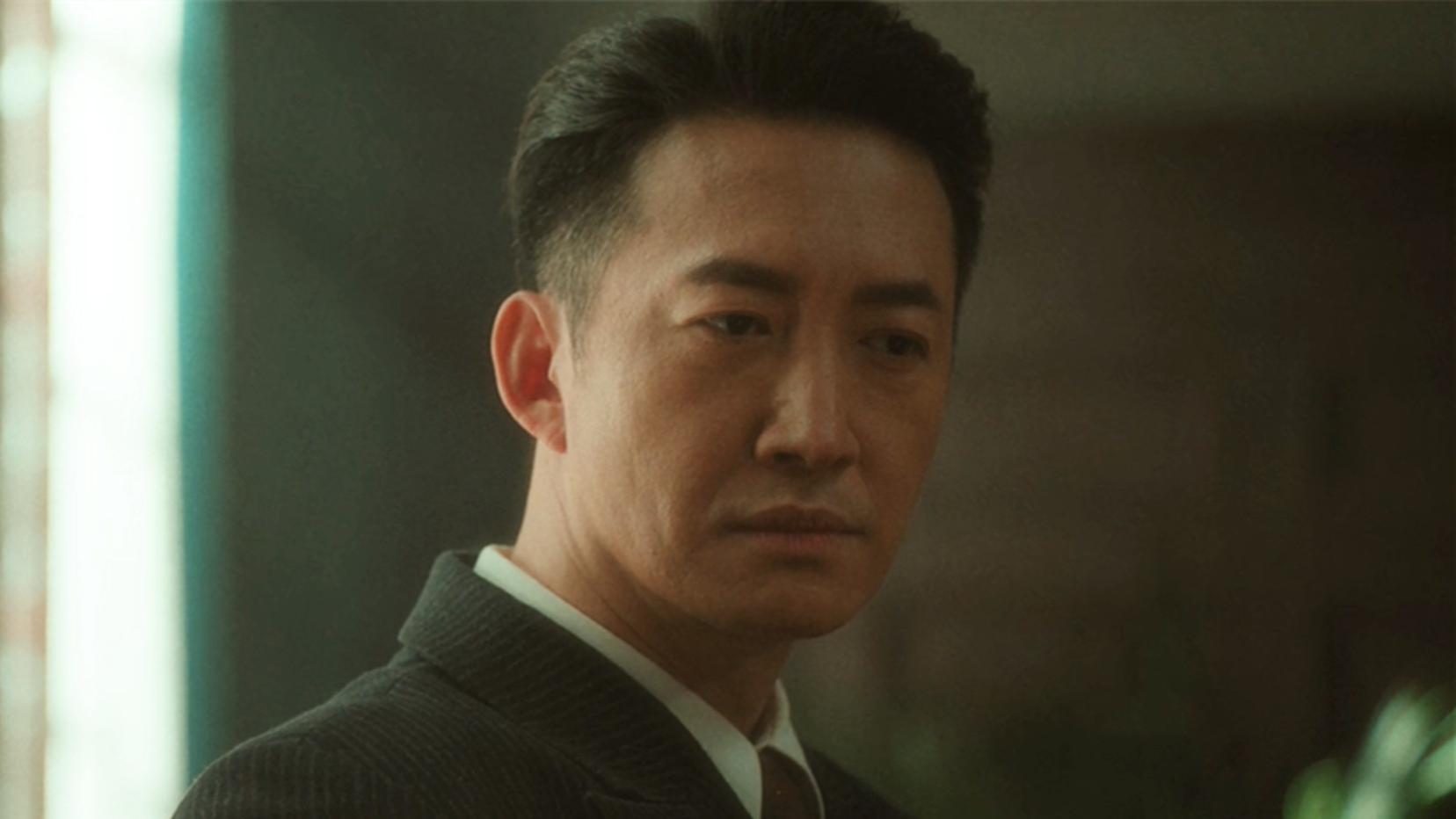 《追风者》直到沈图南发现被监听，他才发现，黄秘书背叛的原因