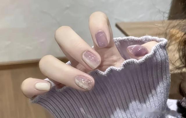 紫色美甲果然很有韵味呢\uD83D\uDC4D\uD83C\uDFFB