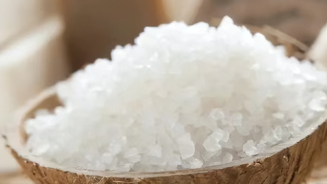 买食用盐，挑“海盐”还是“精盐”？早知早受益，了解再买不吃亏