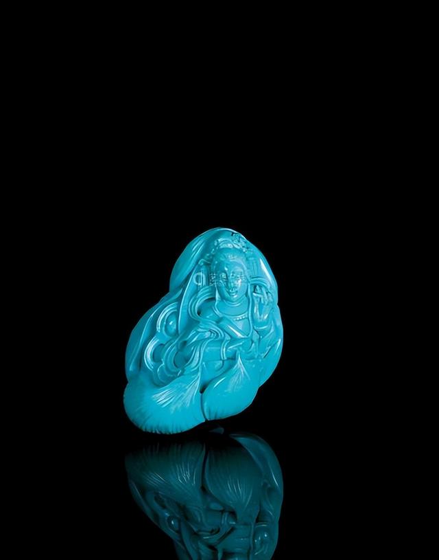 文玩深度揭秘：名家精雕绿松石的鉴赏与价值探析