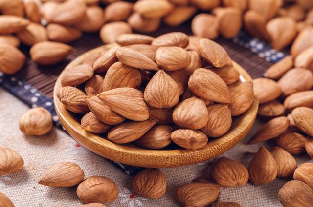 春天，这菜使劲吃，一止咳，二通便，三安神，四美容，正大量上市