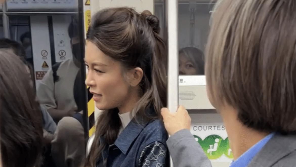 港星文咏珊定居上海！素颜挤地铁被嘲老气，身家千万穿2万的上衣