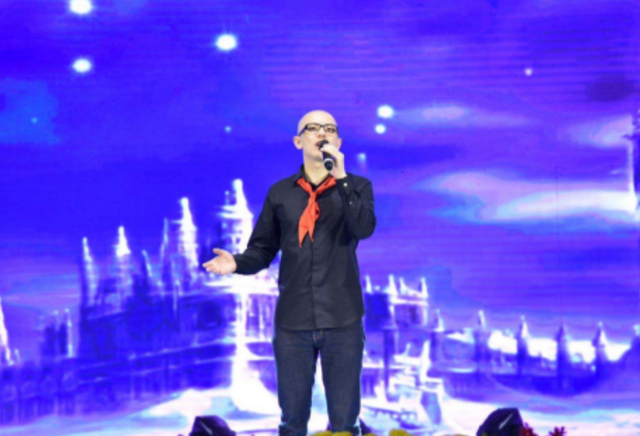 在春晚“销声匿迹”的歌手平安，早就已经走上了“另一条大道”！