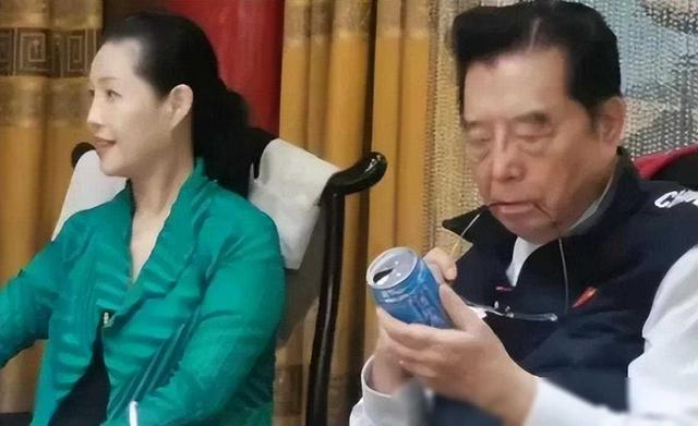 自作孽!李天一梦鸽卷钱跑路?84岁李双江投靠前妻,晒与长子合