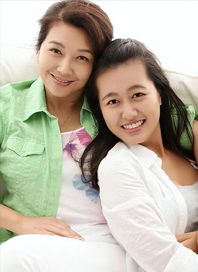 年轻时出国享受,晚年回国养老,这3位明星的如意算盘打得真好