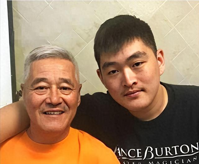 星二代赵一楠:让亲生父亲赵本山颜面尽失,却扬言:他不够了解我