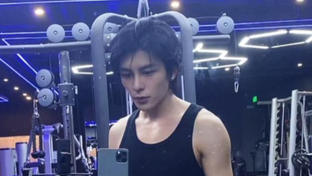 曝43岁阿娇私生活混乱！聊多个小男友，床照泄露，聊天记录也曝光