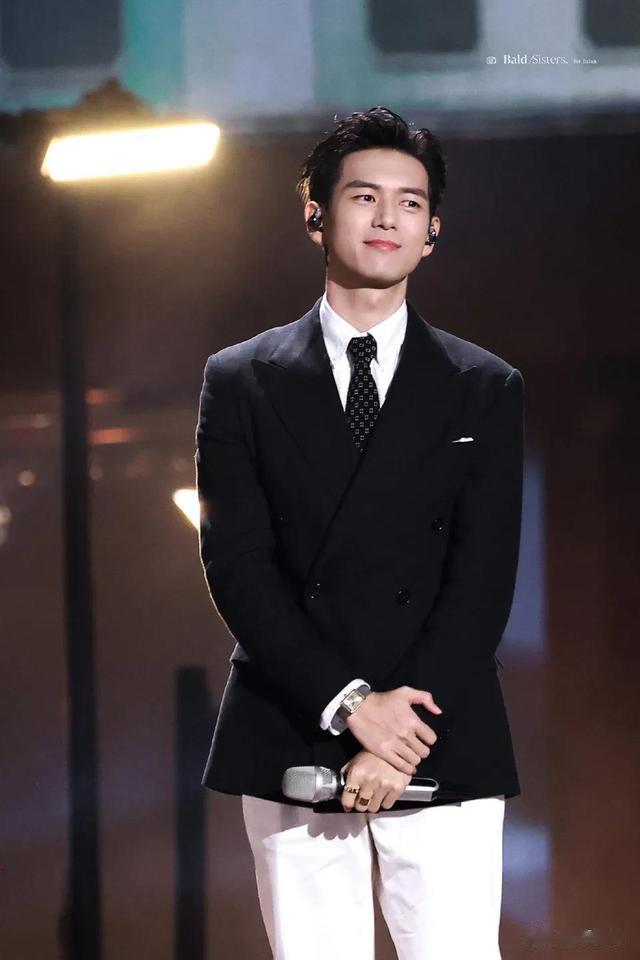 跨年晚会一夜，最帅男艺人洗牌，酷盖登顶，于适第9嘉伦第8李现6