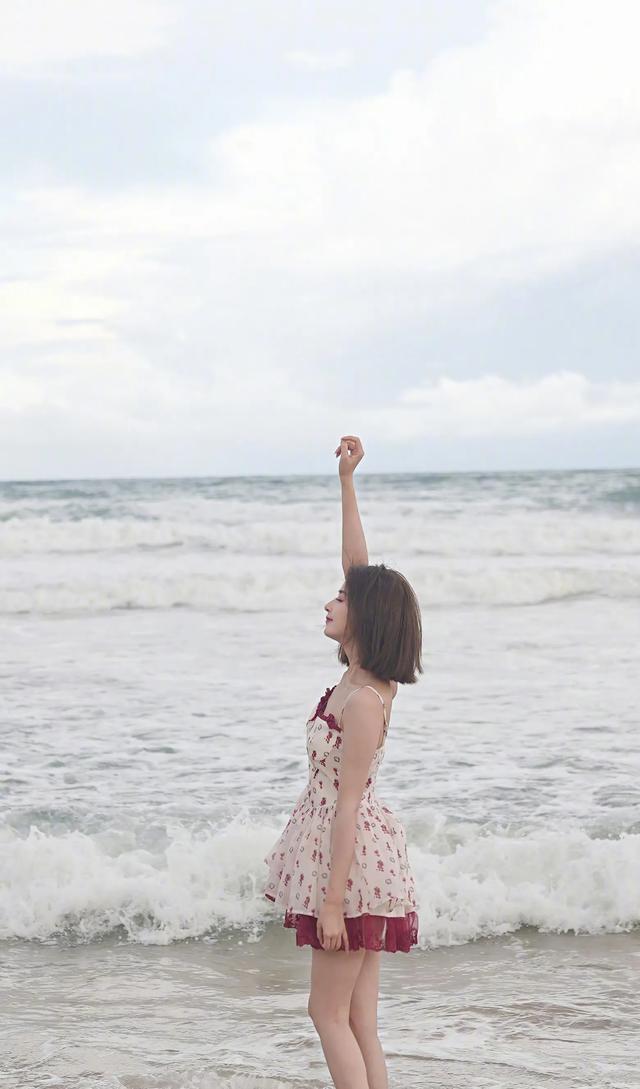 颖儿夏日海边大片 身材似少女