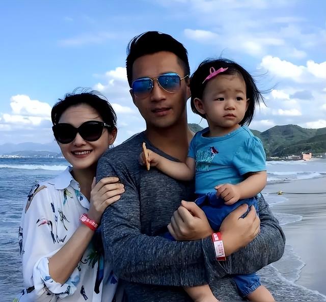 汪小菲拿下抚养权，律师解读揭徐家“真面目”，网友：掉钱眼里了