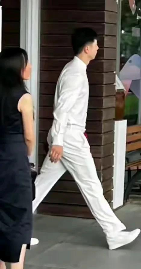 表彰大会：马龙白衣帅气逼人，孙颖莎全红婵高跟鞋萌翻全场