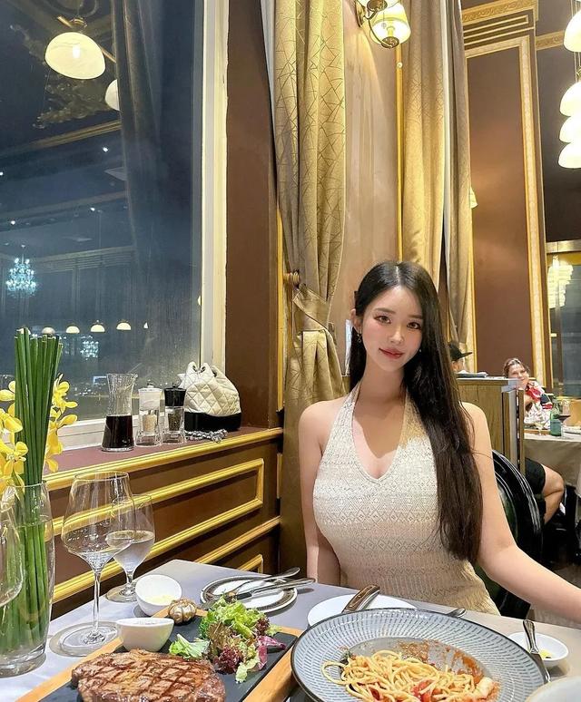 顶级模特!一米2大长腿,完美腰臀比,好润!