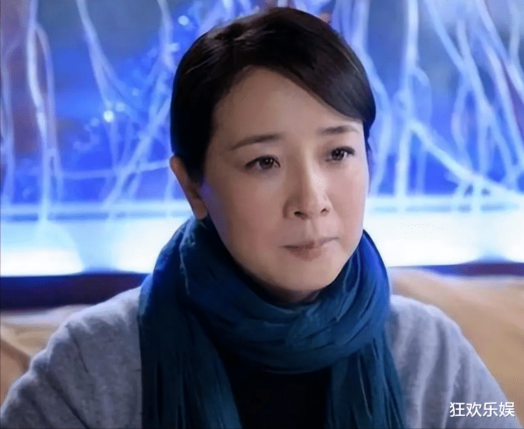 她是娱乐圈最美渣女，结婚24年分居12年，丈夫坐轮椅也不肯离婚