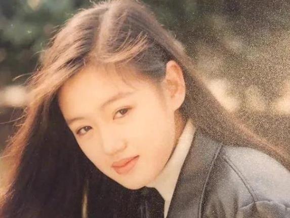 薛佳凝公开认爱,照片曝光:恭喜,她终于找到最值得爱的人