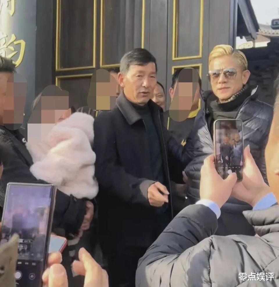 郭富城陪方媛回安徽，俩闺女汉服抢镜，民宿玩闹超有爱