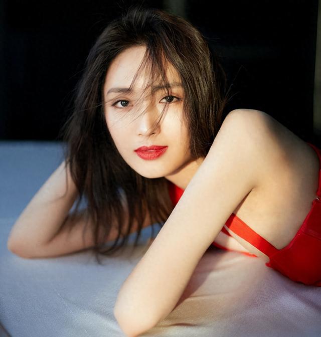 身材苗条、玉腿修长的王紫璇