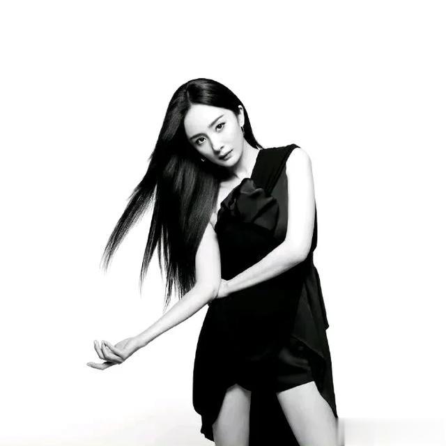 杨幂新时尚大片~ 被杨幂美到简直和呼吸一样简单
