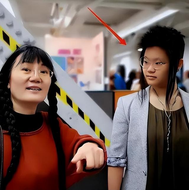 毕福剑女儿被批“不男不女”,把父亲自以为豪的体面,摔得稀碎