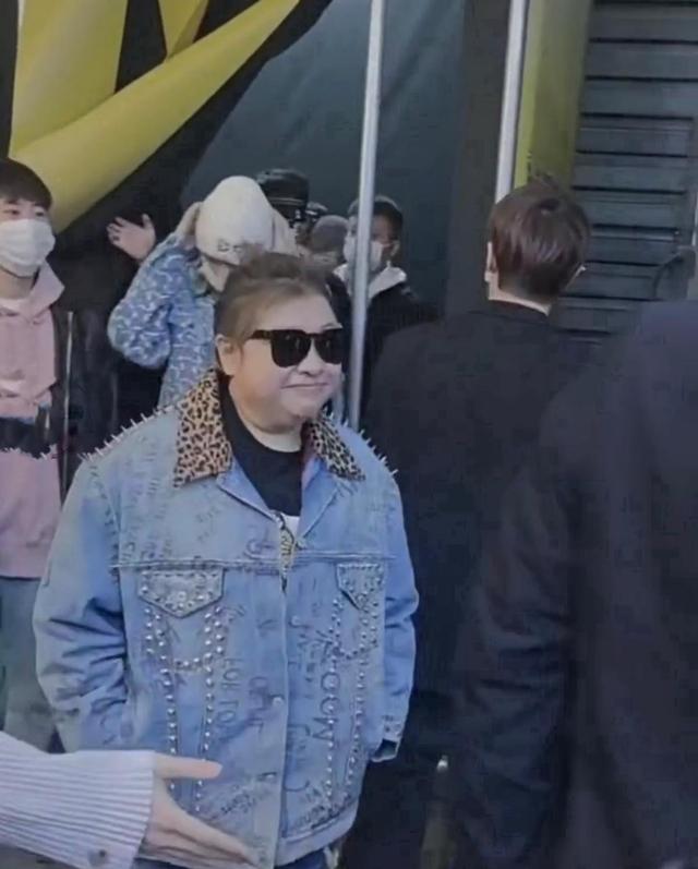 “骗”了我们多年,韩红的父亲竟是韩德江!难怪都不敢得罪她