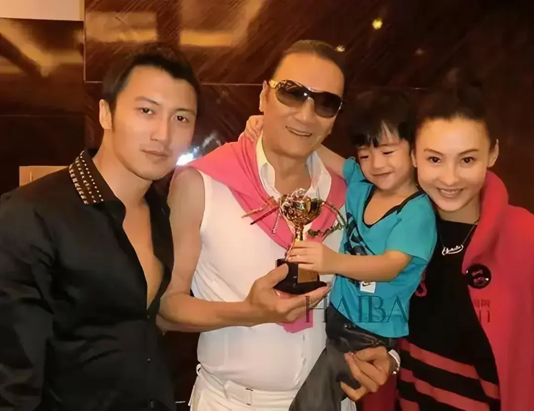 如今才明白，谢霆锋对张柏芝，不是喜欢，而是“深爱”