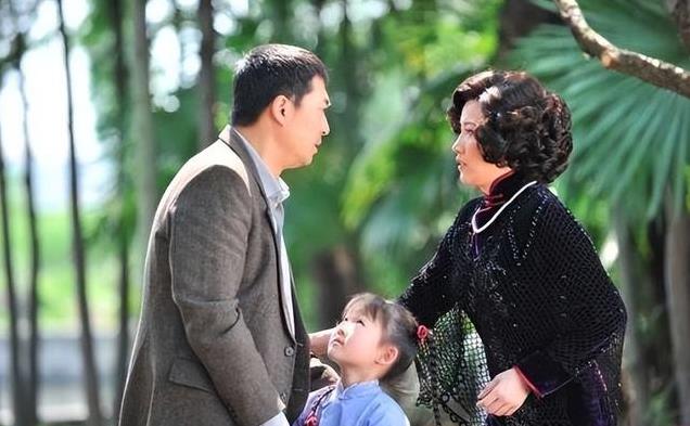 宋佳：我跟张嘉益拍《悬崖》，是有一点不开心的，被养得圆圆肉肉