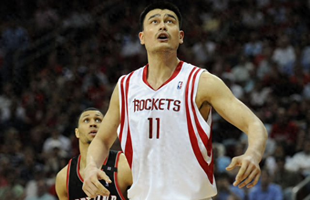 姚明女儿身高已超妻子叶莉,200斤体重穿着朴素,身高有望达2米15