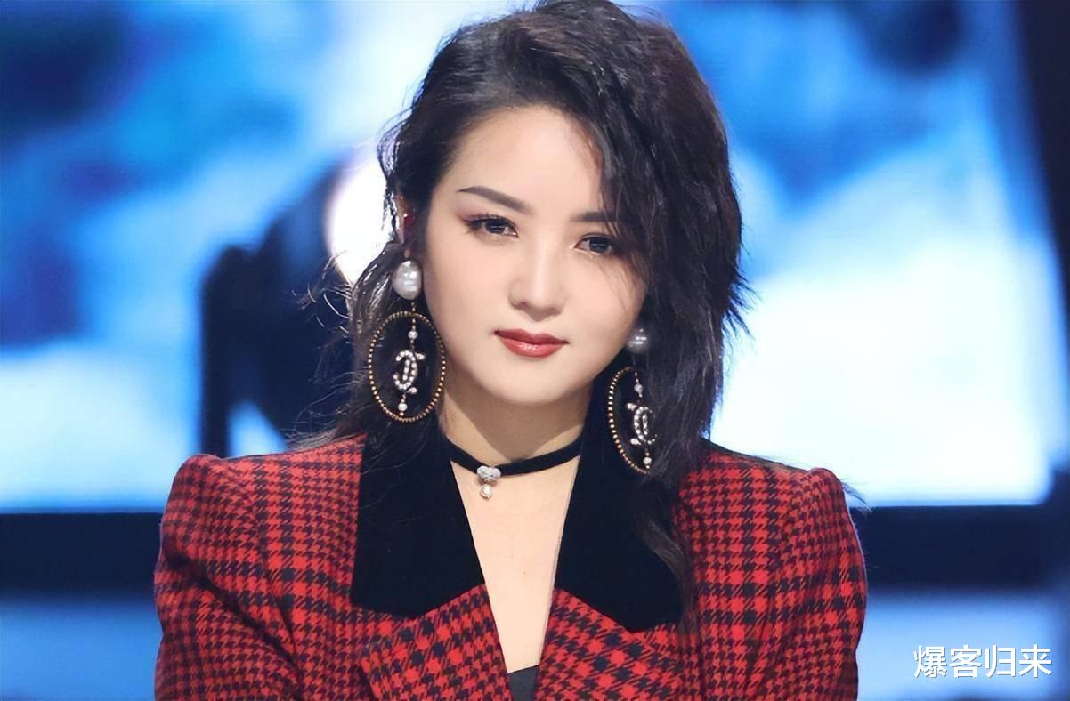 何洁揭秘真相，郭碧婷“忘动作”另有隐情，舞台困境显艺人坚韧