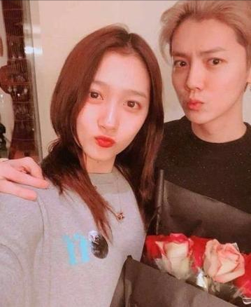 事实证明,和鹿晗挺过七年之痒的关晓彤,已经走上了另一条道路!