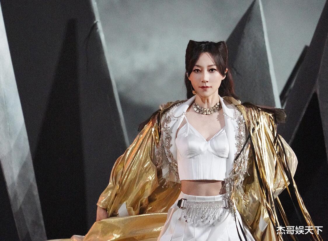 《浪姐》收官，柳岩对观众的“不尊重”太圈粉，韩雪表情让人尴尬