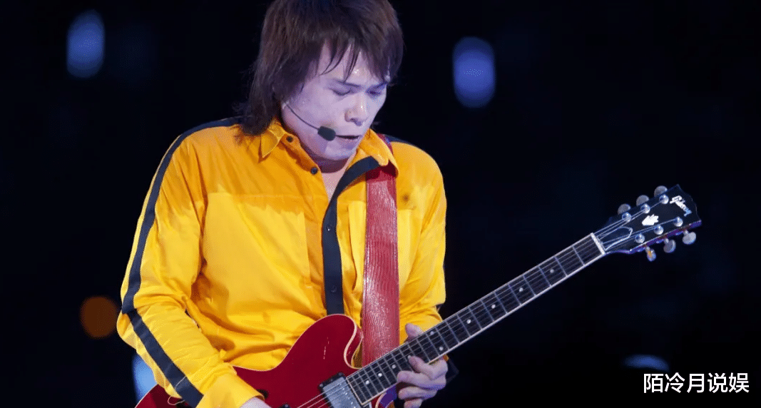 神来之笔!伍佰演唱会上以梗还梗暗讽叶珂,现场气氛瞬间点燃!