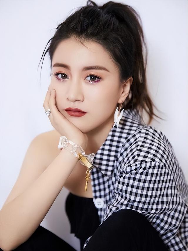 李嘉格：好声音没夺冠，却嫁给爱奇艺总裁，如今她生活的怎样了？