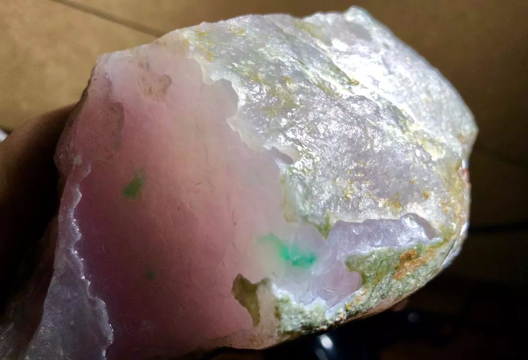 会卡翡翠原石居然有三种颜色