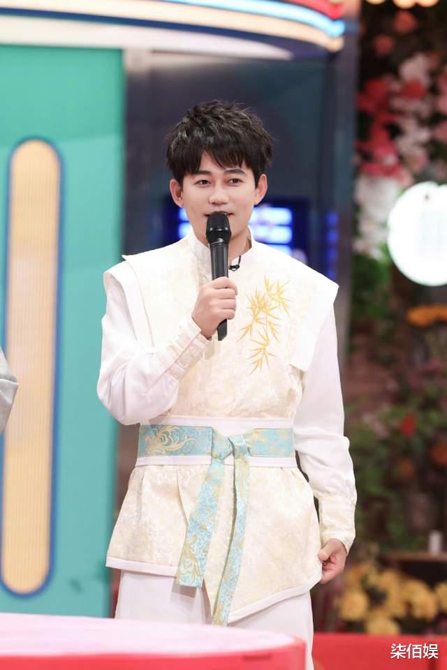 苏醒小11岁妻生俩儿后仍不封肚,廖语辰晒婴儿车亲口承认追生三胎